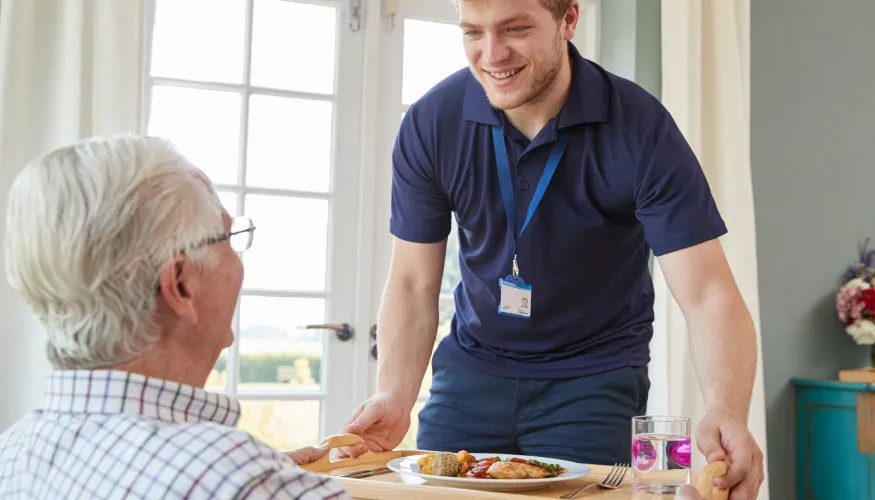 erkek hasta bakıcı